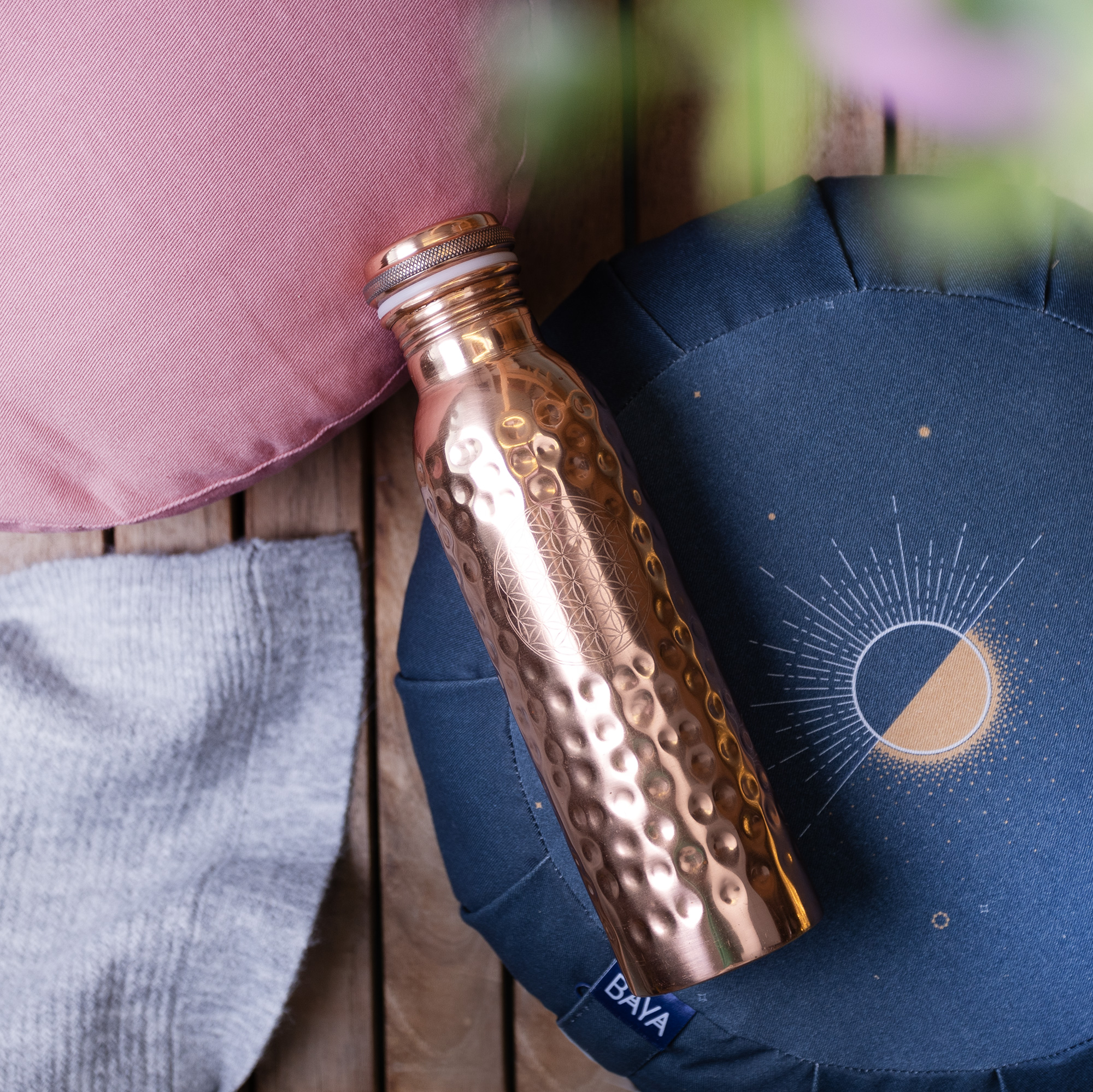 Kupferflasche mit Blume des Lebens